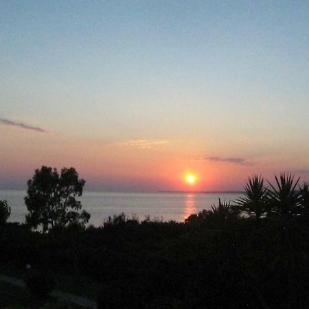 Beach House Nea Poteidaia Bagian luar foto